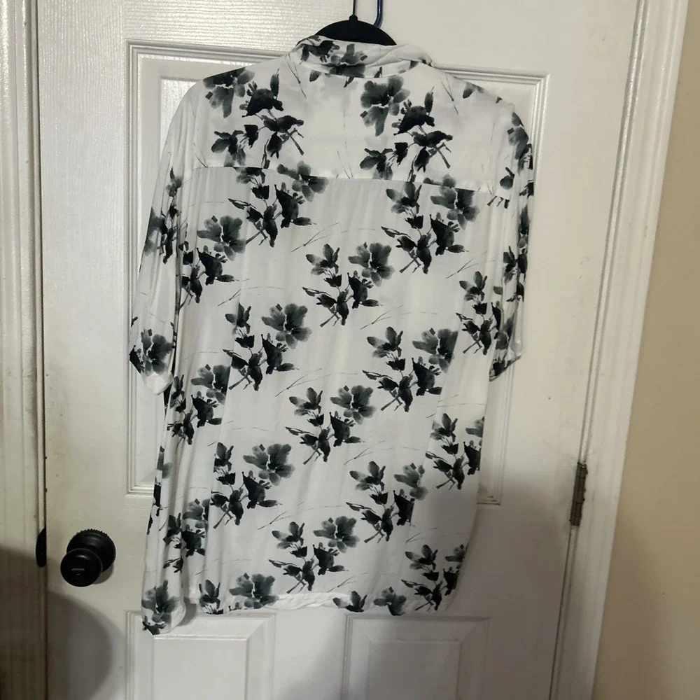 Level 10 Mens XL Button Up Shirt Short Sleeve White And Black Floral Vacation